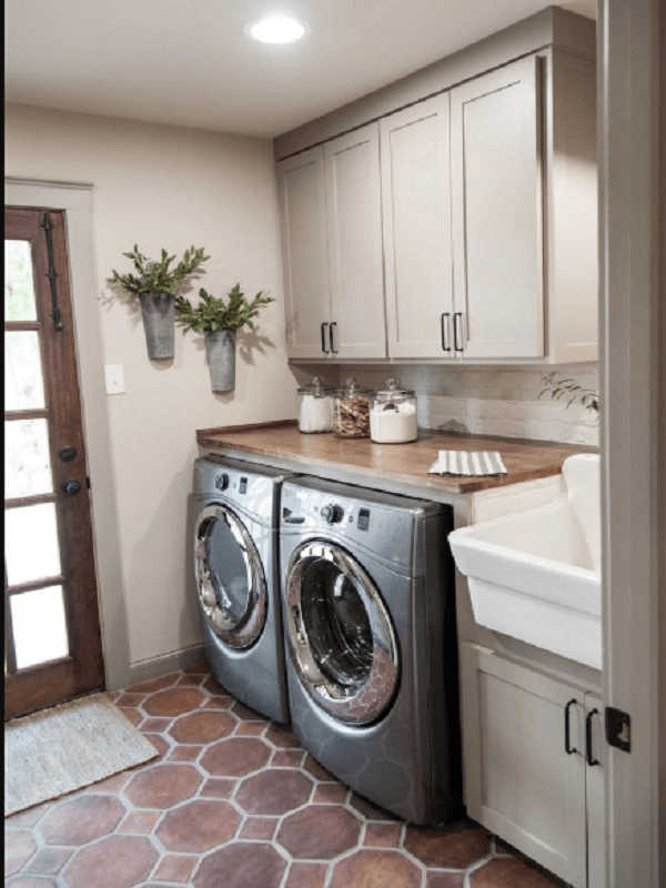 laundry room with vintage decor